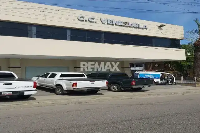 Moderno Local Comercial en Alquiler, ubicado en Planta Baja del Centro Comercial Venezuela. Lechería.
