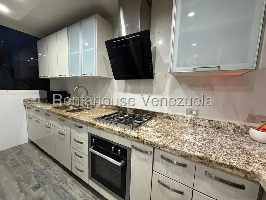Apartamento (1 Nivel) en Alquiler en El Cigarral, Distrito Metropolitano - 2