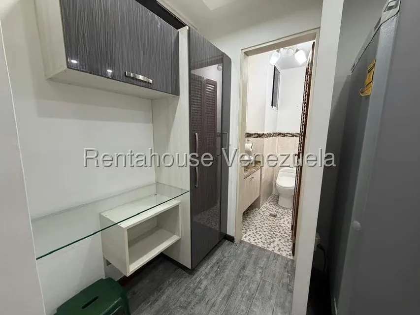 Apartamento (1 Nivel) en Alquiler en El Cigarral, Distrito Metropolitano - 12