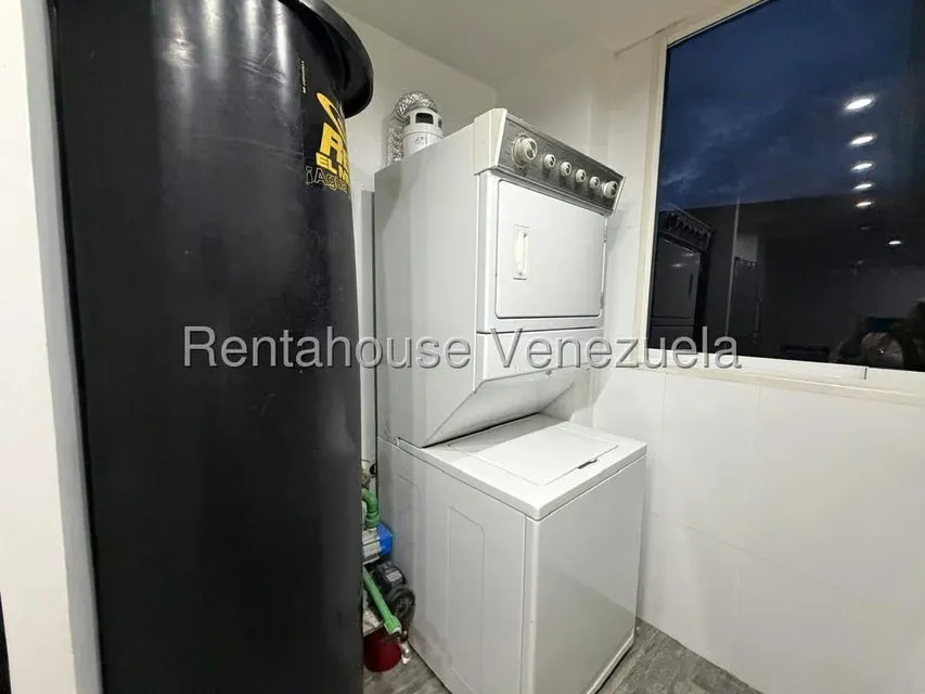 Apartamento (1 Nivel) en Alquiler en El Cigarral, Distrito Metropolitano - 13