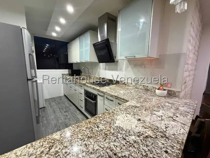 Apartamento (1 Nivel) en Alquiler en El Cigarral, Distrito Metropolitano - 3