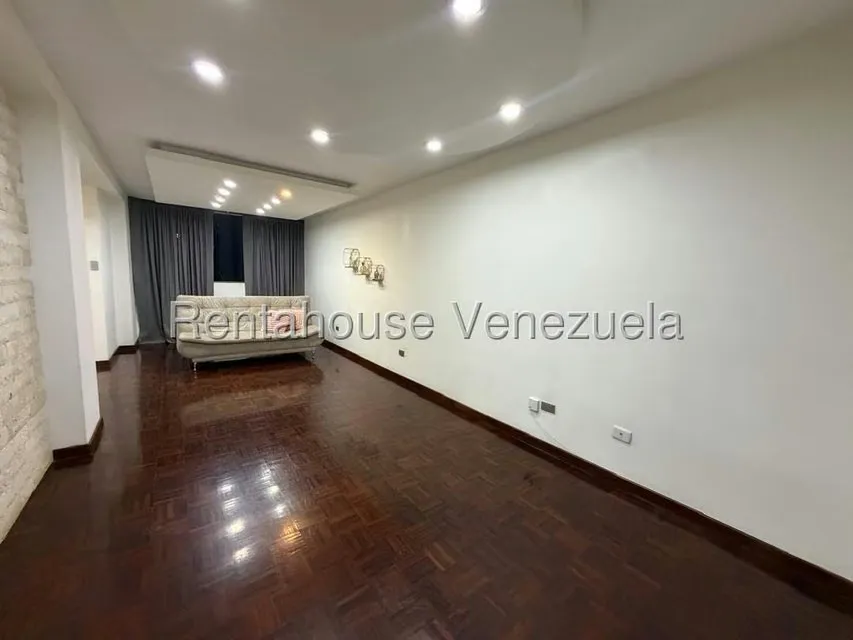 Apartamento (1 Nivel) en Alquiler en El Cigarral, Distrito Metropolitano - 4