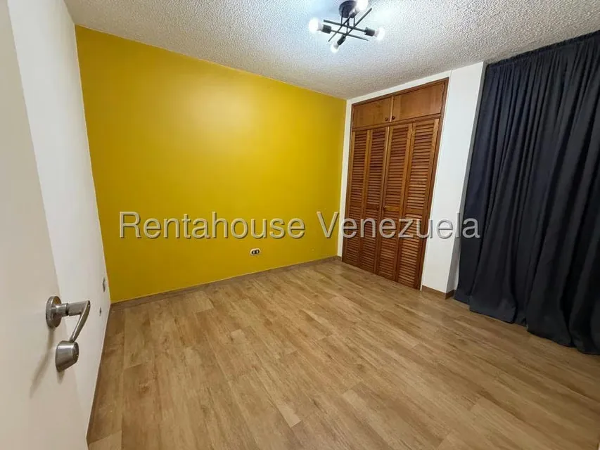 Apartamento (1 Nivel) en Alquiler en El Cigarral, Distrito Metropolitano - 10