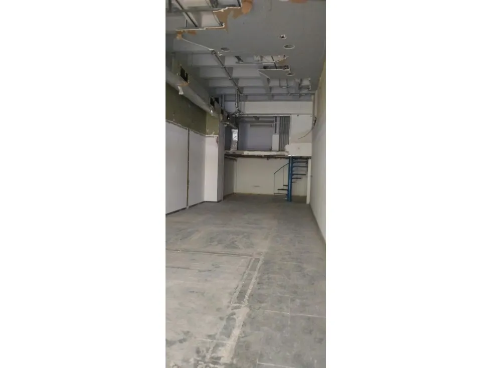 Vendo Local Comercial en PB 134m2 C. C. Concresa 4938 - 23