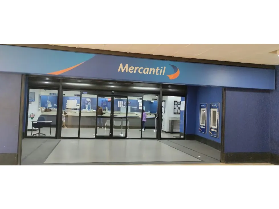 Vendo Local Comercial en PB 134m2 C. C. Concresa 4938 - 6