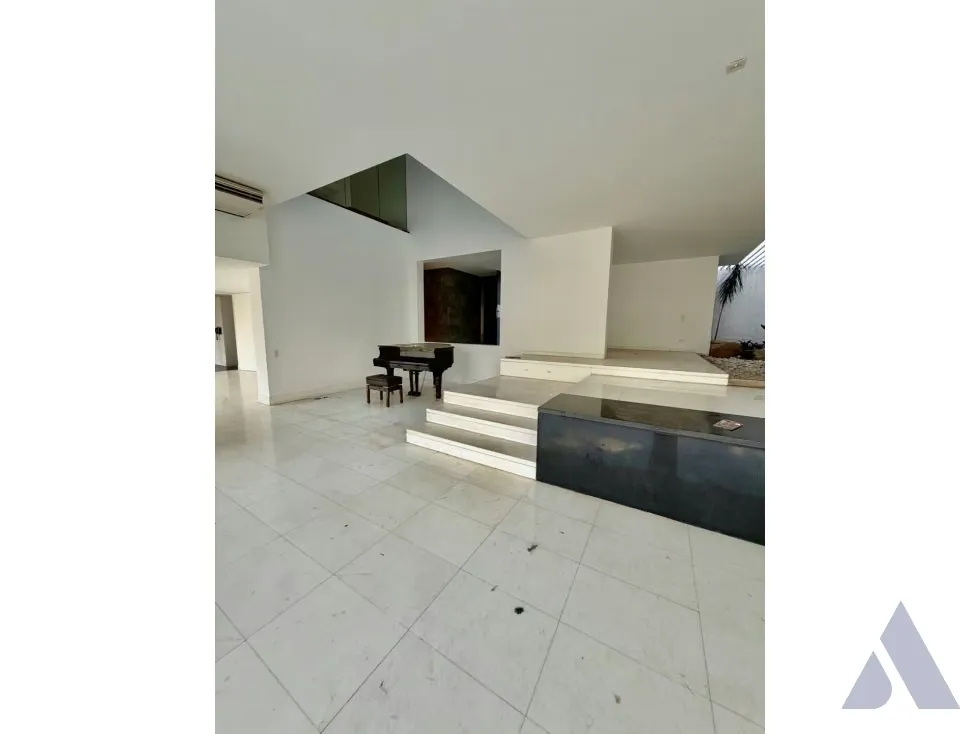 Se vende quinta en calle cerrada 750m2 Lomas del Mirador 2550