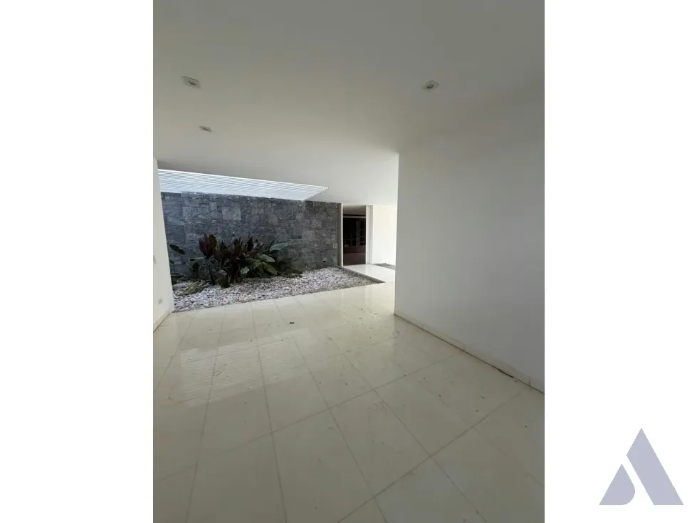Se vende quinta en calle cerrada 750m2 Lomas del Mirador 2550 - 3
