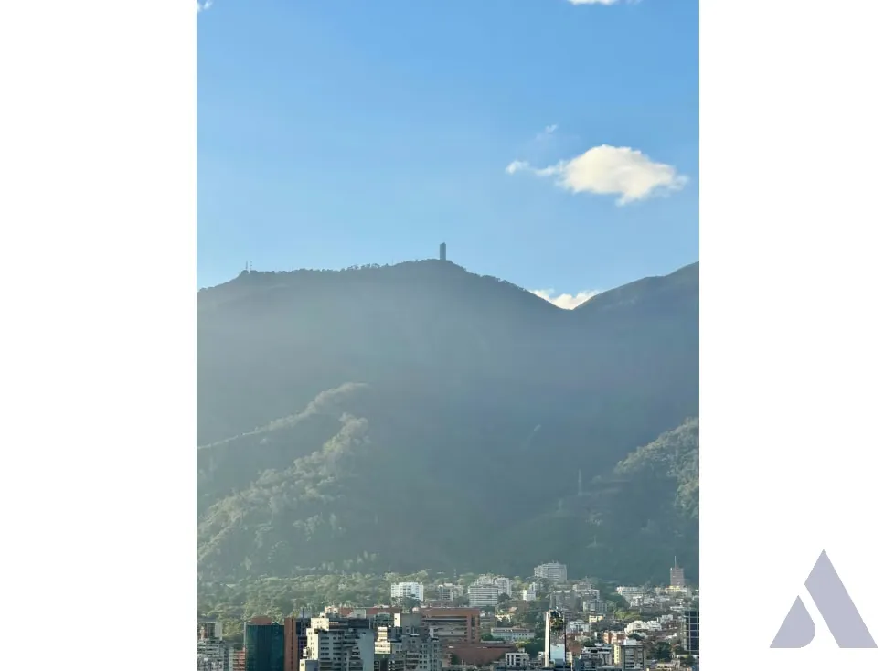 Se vende quinta en calle cerrada 750m2 Lomas del Mirador 2550 - 4