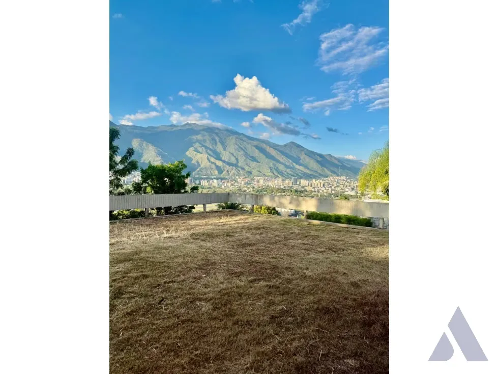 Se vende quinta en calle cerrada 750m2 Lomas del Mirador 2550 - 5