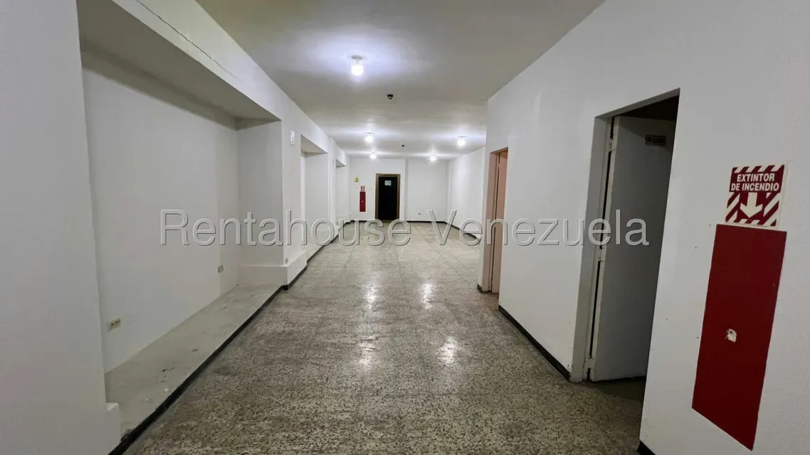Local Comercial en Alquiler en Avenida Bella Vista, Zulia - 2
