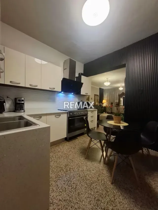Venta, Apartamento remodelado, final de la Av. Casanova - 5