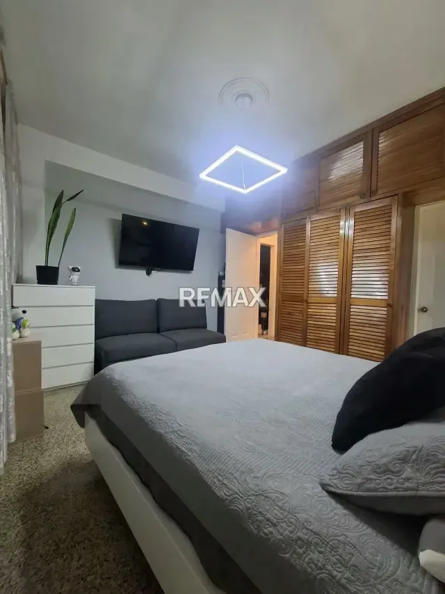 Venta, Apartamento remodelado, final de la Av. Casanova - 8