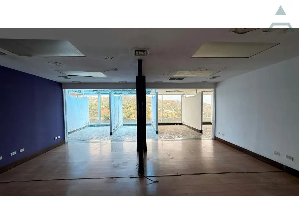 Se vende oficina 712m² Prados del Este