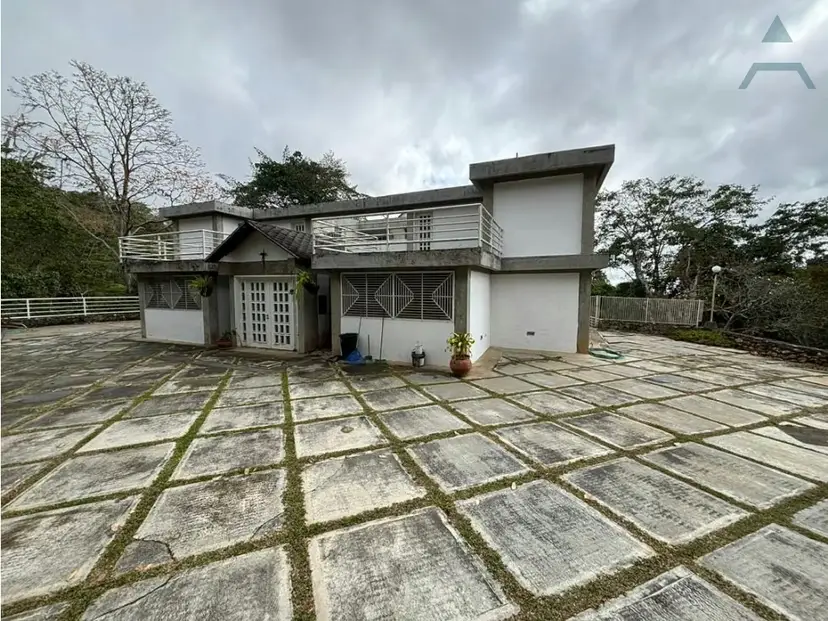 Se vende casa 10000m² 4h+s/4b+s/20p Los Anaucos Norte