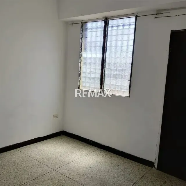 ALQUILER DE APARTAMENTO UBICADO EN EDIFICIO CARONI - 3
