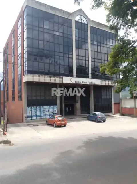 Alquiler de Local 46 Mtrs2, Piso 4, Edif. Compro, Sector Las Barrancas, Guatire, Venezuela