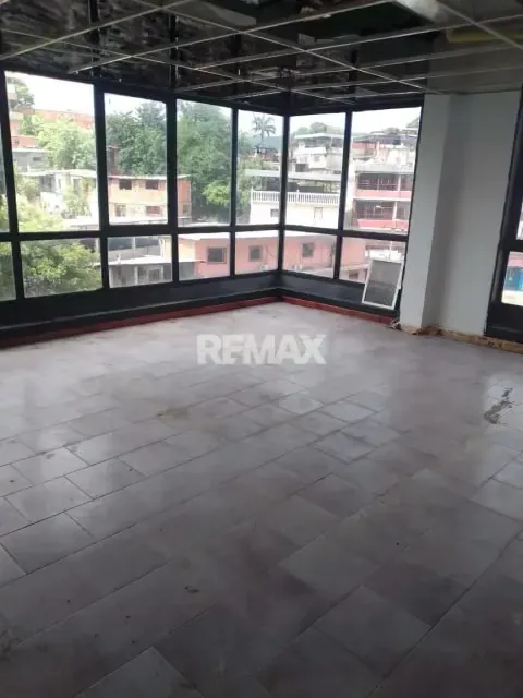Alquiler de Local 46 Mtrs2, Piso 4, Edif. Compro, Sector Las Barrancas, Guatire, Venezuela - 4