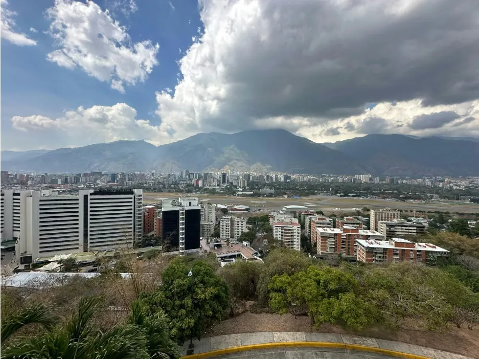 Se vende Apto duplex 345m² 3h+s/3b+s/4p Lomas de chuao