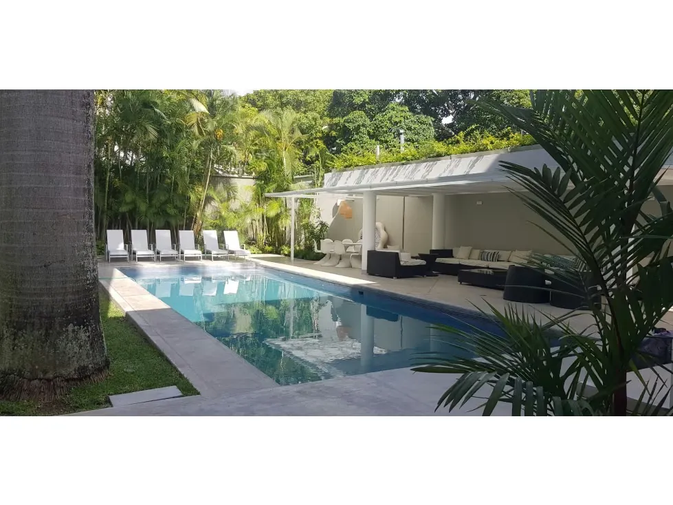 Se vende casa 1080m2 8h/9b/4p Country Club 0027