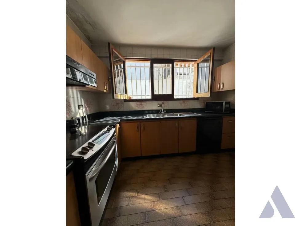 Vendo casa para remodelar 900m2 Colinas de Tamanaco 7221 - 13