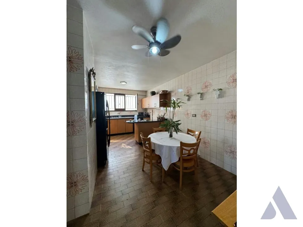 Vendo casa para remodelar 900m2 Colinas de Tamanaco 7221 - 15