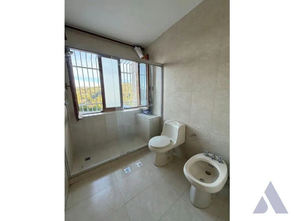 Vendo casa para remodelar 900m2 Colinas de Tamanaco 7221 - 21