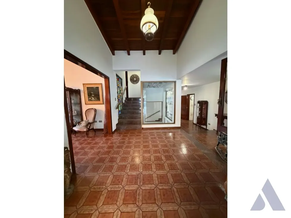 Vendo casa para remodelar 900m2 Colinas de Tamanaco 7221 - 4