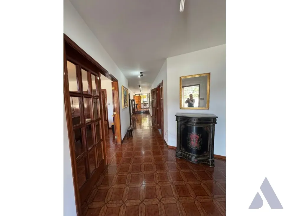 Vendo casa para remodelar 900m2 Colinas de Tamanaco 7221 - 9