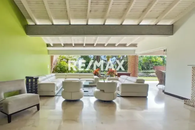 Casa en CALLE CERRADA muy cerca del Club La Lagunita 2300 m2