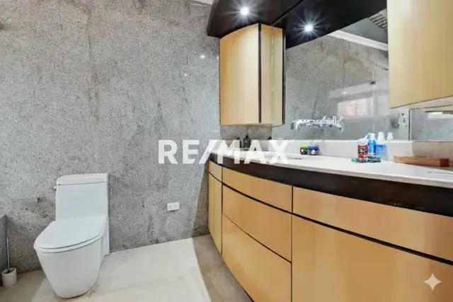 Casa en CALLE CERRADA muy cerca del Club La Lagunita 2300 m2 - 12