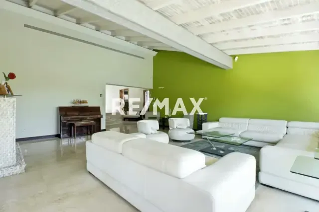 Casa en CALLE CERRADA muy cerca del Club La Lagunita 2300 m2 - 13
