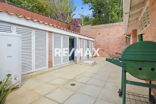 Casa en CALLE CERRADA muy cerca del Club La Lagunita 2300 m2 - 18