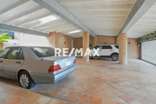 Casa en CALLE CERRADA muy cerca del Club La Lagunita 2300 m2 - 19