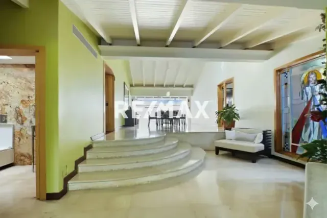 Casa en CALLE CERRADA muy cerca del Club La Lagunita 2300 m2 - 3