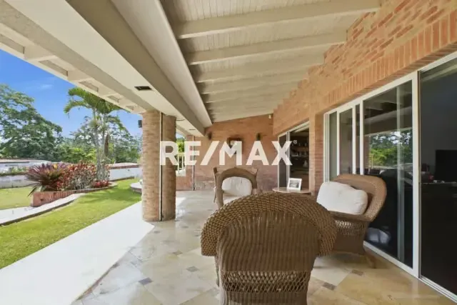 Casa en CALLE CERRADA muy cerca del Club La Lagunita 2300 m2 - 6