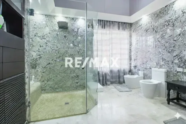 Casa en CALLE CERRADA muy cerca del Club La Lagunita 2300 m2 - 10