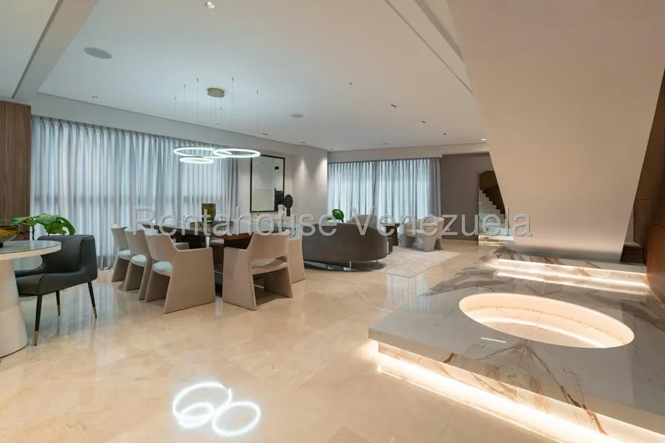 Apartamento (Duplex) en Venta en La Castellana, Distrito Metropolitano - 2