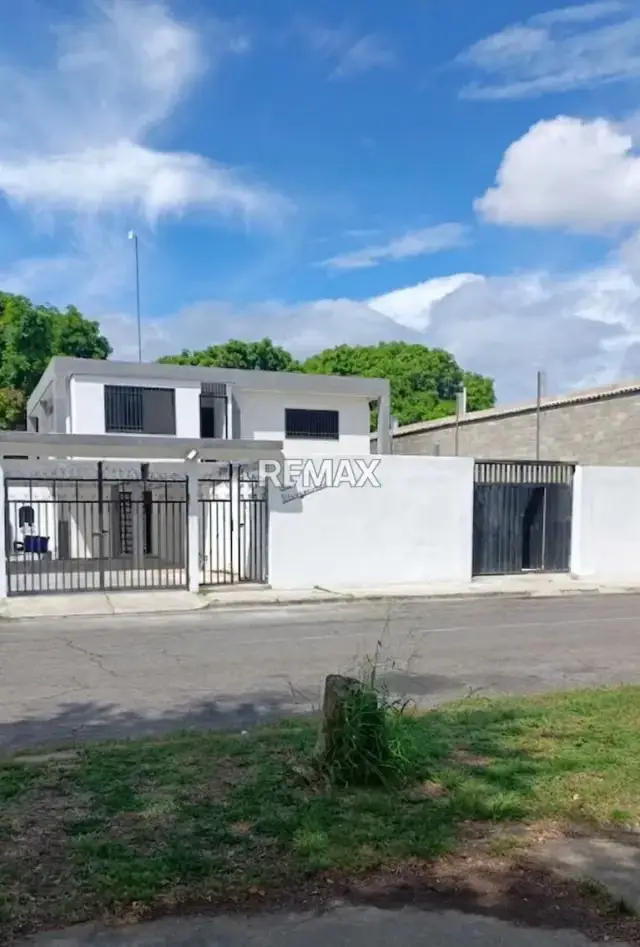 EN VENTA CASA EN OBRA BLANCA URB, LA ROMANA NUEVA MARACAY