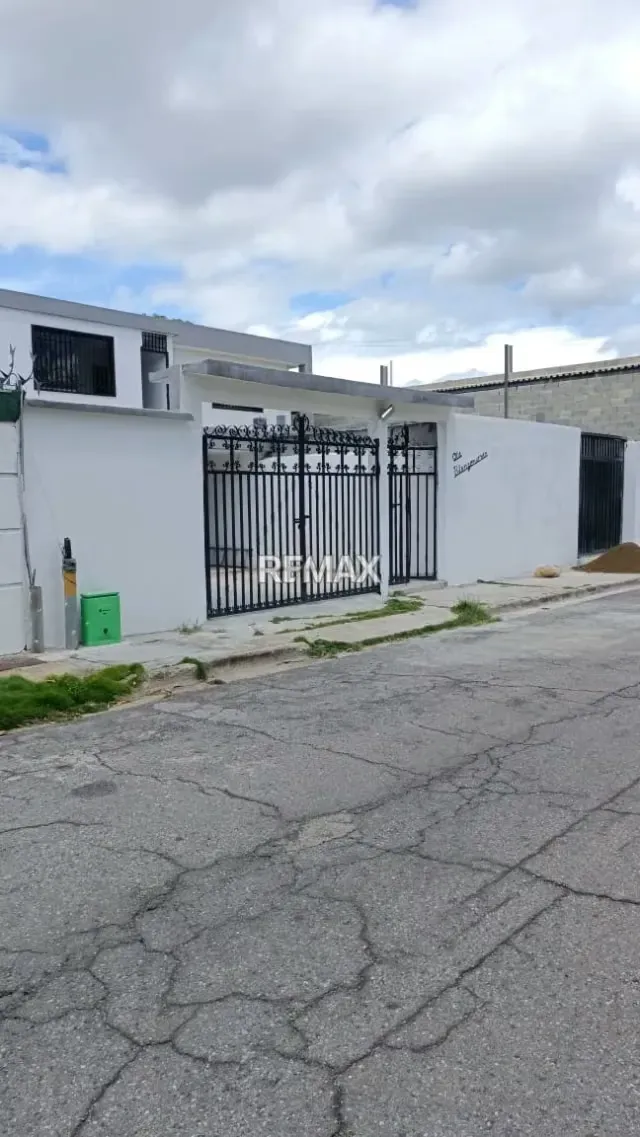 EN VENTA CASA EN OBRA BLANCA URB, LA ROMANA NUEVA MARACAY - 2