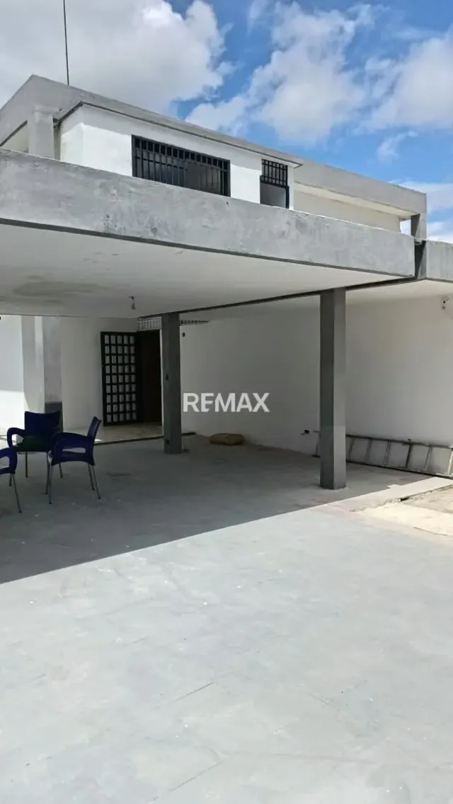 EN VENTA CASA EN OBRA BLANCA URB, LA ROMANA NUEVA MARACAY - 3