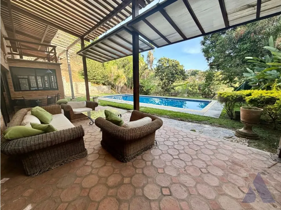 Se vende casa c/ piscina 587m2 Valle Arriba 4842