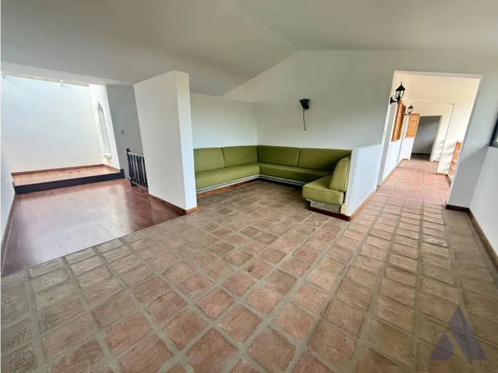 Se vende casa c/ piscina 587m2 Valle Arriba 4842 - 4