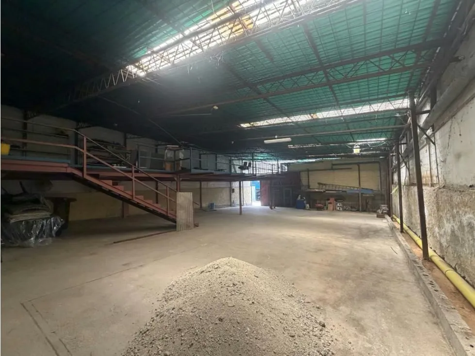 Vendo galpón 800m2 La Yaguara 5302 - 9