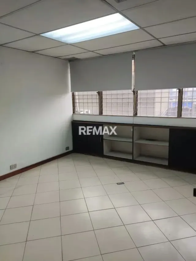 ALQUILER LOCAL COMERCIAL EN LA TORRE UNION PISO 3 - 6