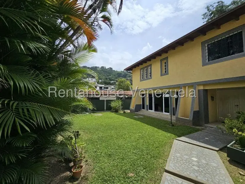 Casa (Duplex) en Venta en Prados del Este, Distrito Metropolitano