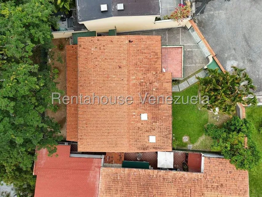 Casa (Duplex) en Venta en Prados del Este, Distrito Metropolitano - 2