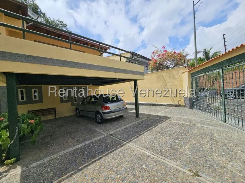 Casa (Duplex) en Venta en Prados del Este, Distrito Metropolitano - 3