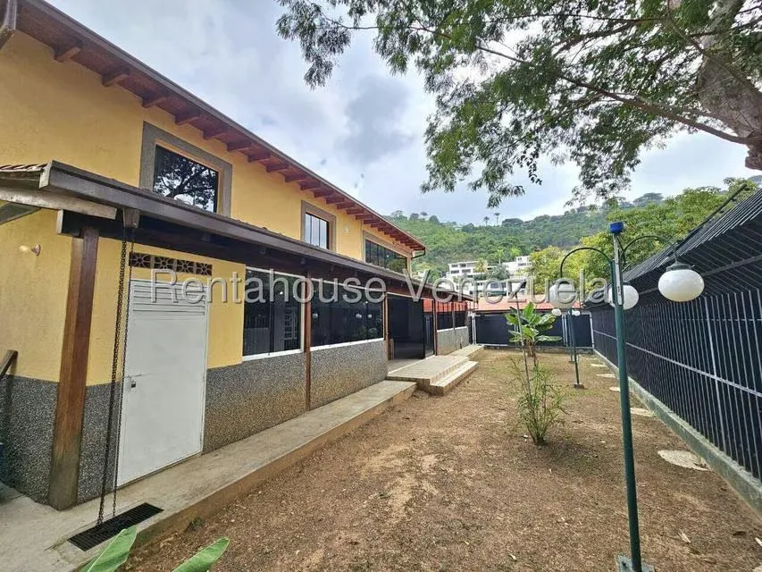 Casa (Duplex) en Venta en Prados del Este, Distrito Metropolitano - 26