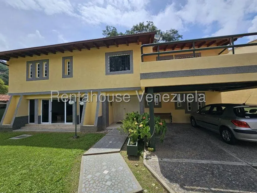 Casa (Duplex) en Venta en Prados del Este, Distrito Metropolitano - 4