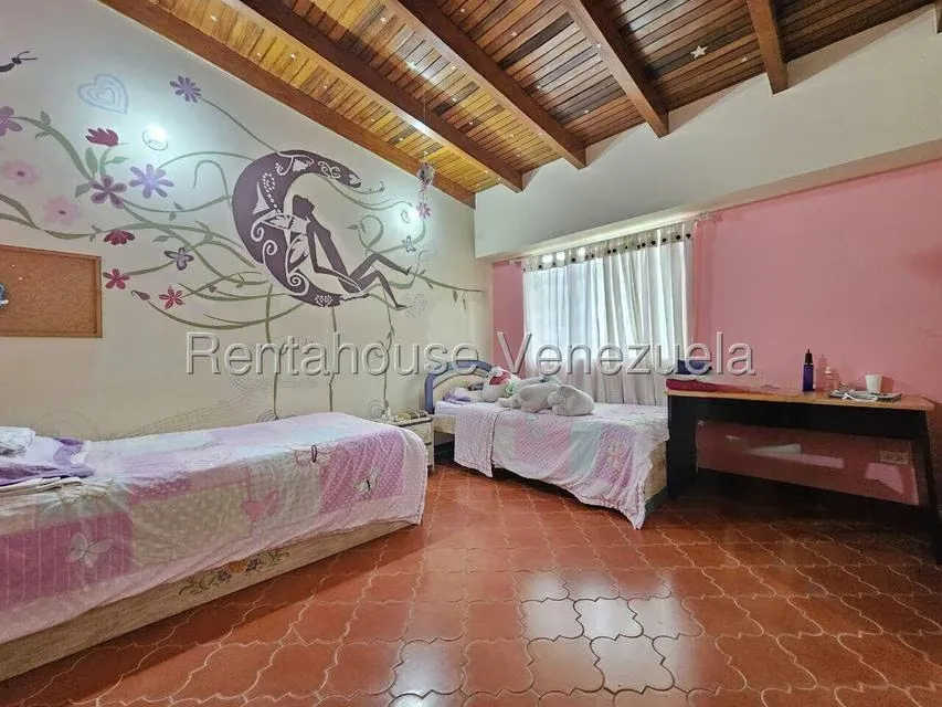 Casa (Duplex) en Venta en Prados del Este, Distrito Metropolitano - 35